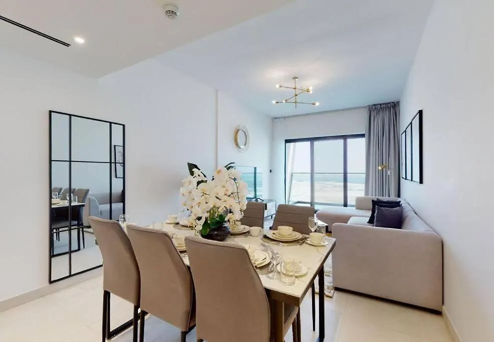 Luxury 3Br Designer Retreat With Parking At Binghatti Creek Dubaj